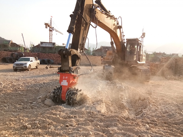 液壓巖土銑挖機(jī)機(jī)